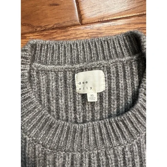 Dee Elly Gray Pullover Sweater Size XS - Picture 3 of 11